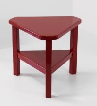 Table rouge brun satiné